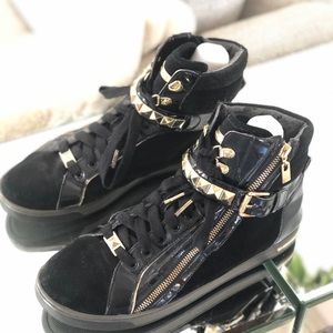 Beautiful Michael Kors Hightop Sneakers!